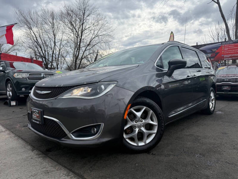 2017 Chrysler Pacifica Touring Plus