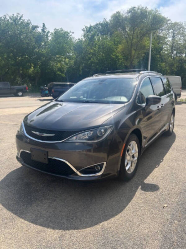 2017 Chrysler Pacifica Touring-L Plus