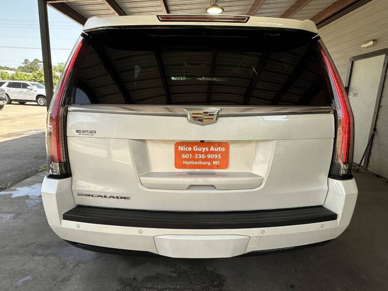 2017 Cadillac Escalade Standard