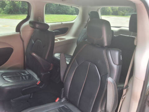2017 Chrysler Pacifica Touring-L