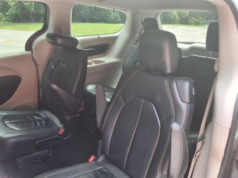 2017 Chrysler Pacifica Touring-L