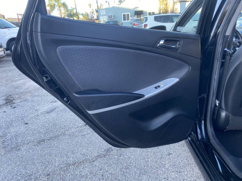 2013 Hyundai Accent SE