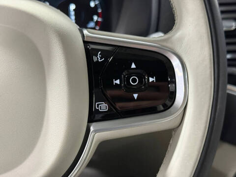 2016 Volvo XC90 T6 Momentum