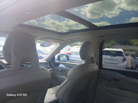 2016 Volvo XC90 T5 Momentum