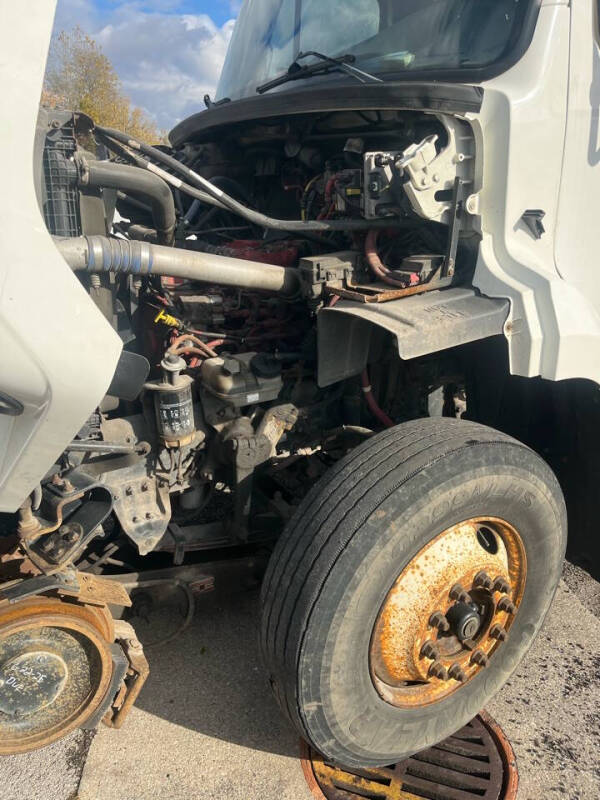 2013 Freightliner 108 SD