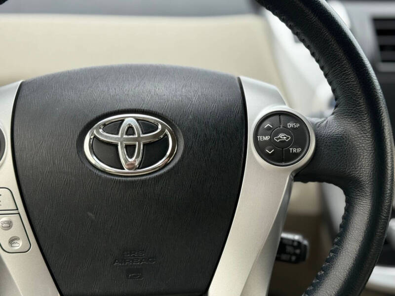 2013 Toyota Prius v Five