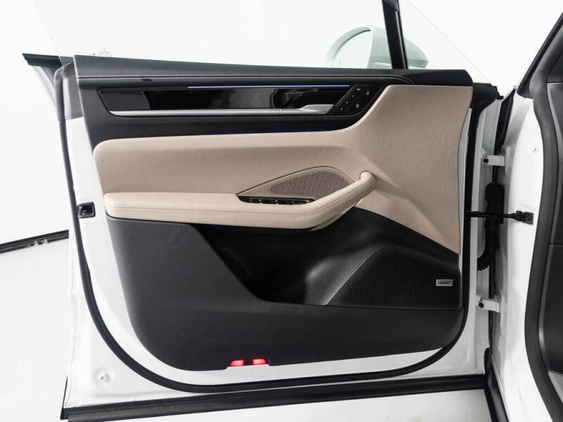 2024 Porsche Macan 4 Electric