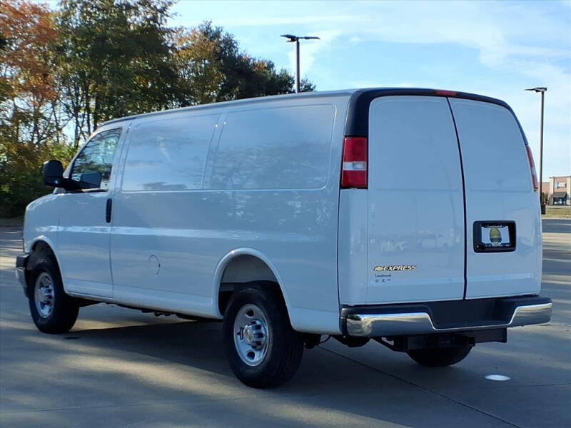 2025 Chevrolet Express 2500