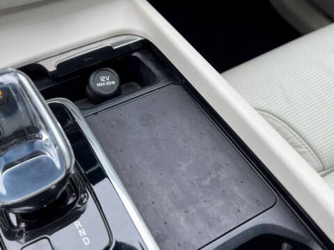 2022 Volvo XC60 B5 Inscription