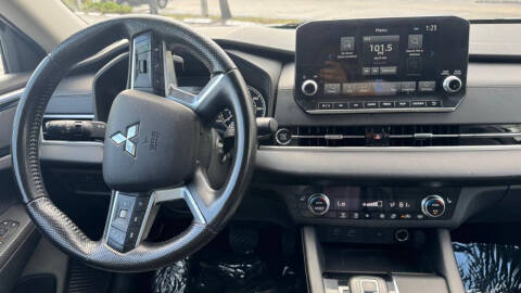2022 Mitsubishi Outlander SE