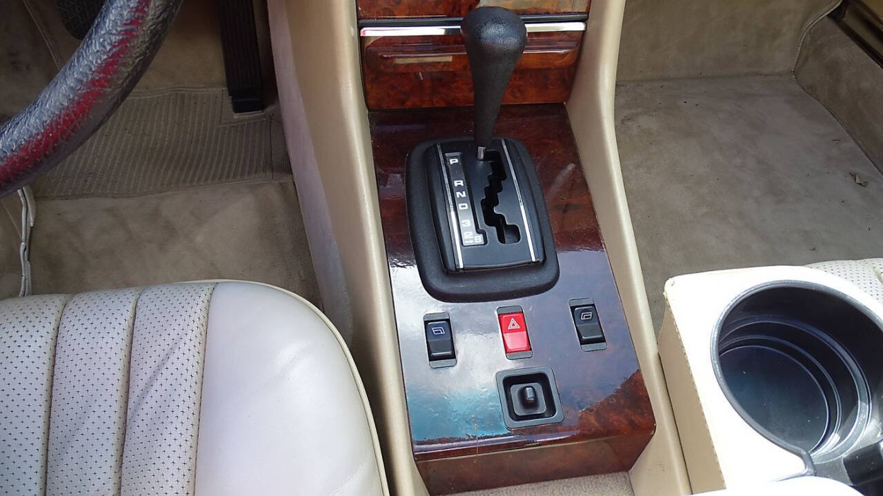 1985 Mercedes-Benz 380-Class 28