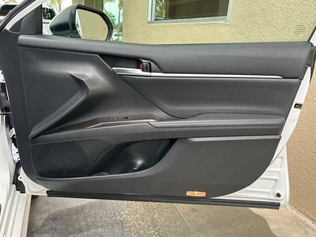 2023 Toyota Camry Hybrid XLE