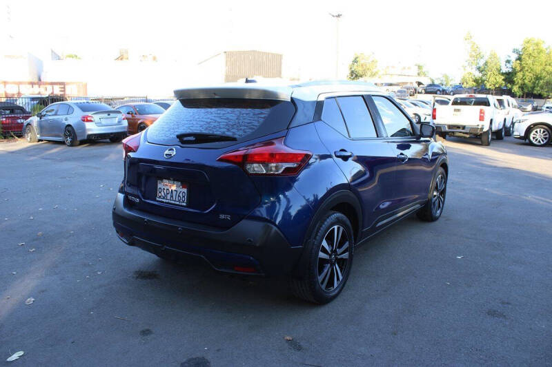 2020 Nissan Kicks SR
