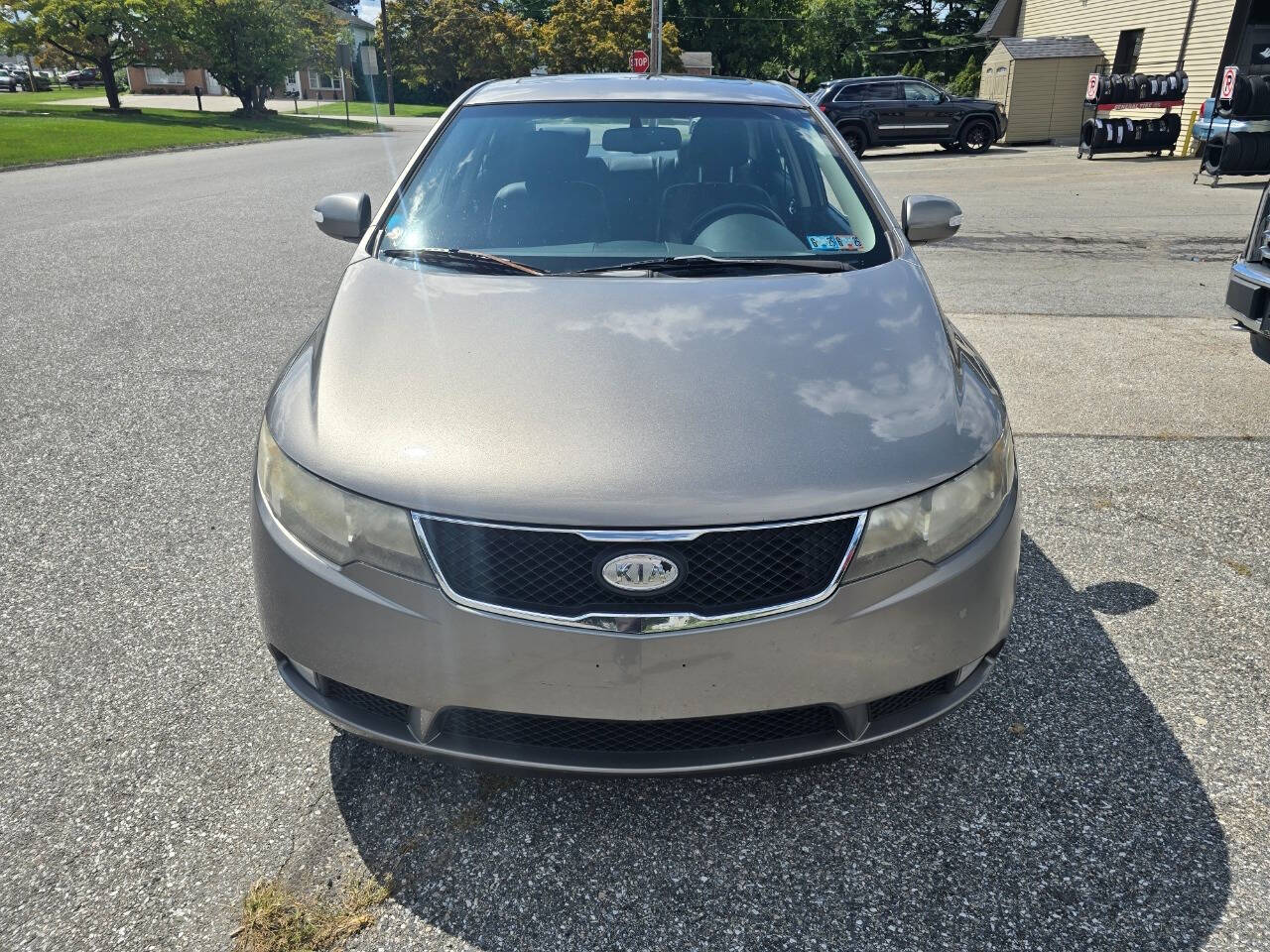 2010 Kia Forte for sale at QUEENSGATE AUTO SALES in York, PA