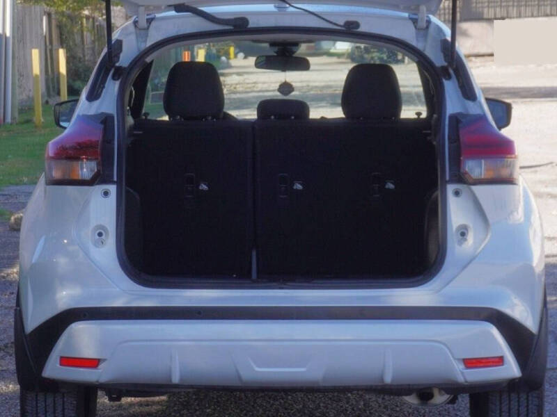 2023 Nissan Kicks SR