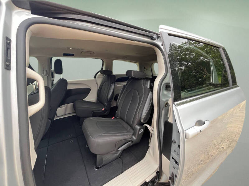 2023 Chrysler Voyager LX