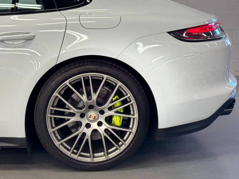 2023 Porsche Panamera 4 E-Hybrid Platinum Edition