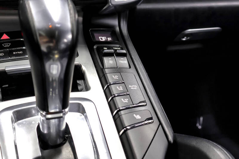 2016 Porsche Cayenne GTS