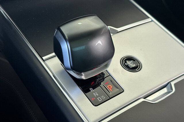 2025 Land Rover Range Rover P615 SV