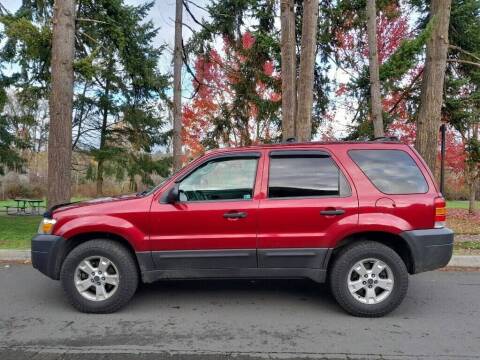 2006 Ford Escape for sale at CLEAR CHOICE AUTOMOTIVE in Milwaukie OR