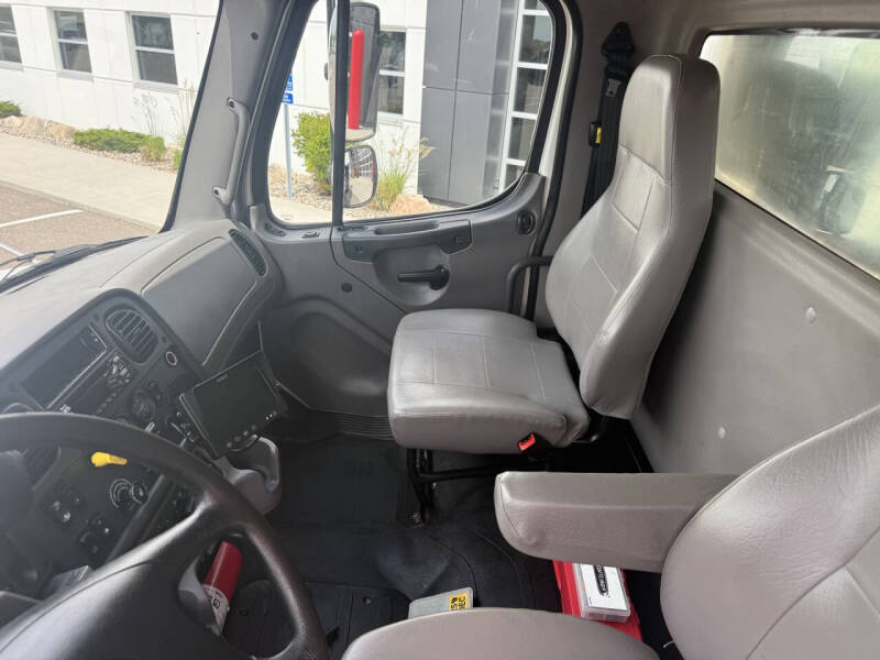 2019 Freightliner M2 106
