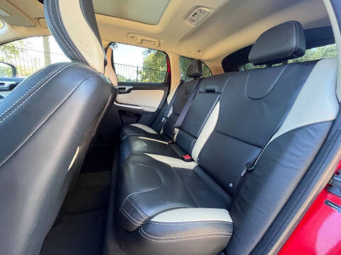 2011 Volvo XC60 T6 R-Design