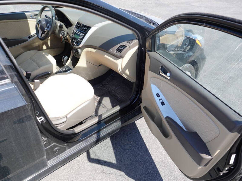 2012 Hyundai Accent GLS