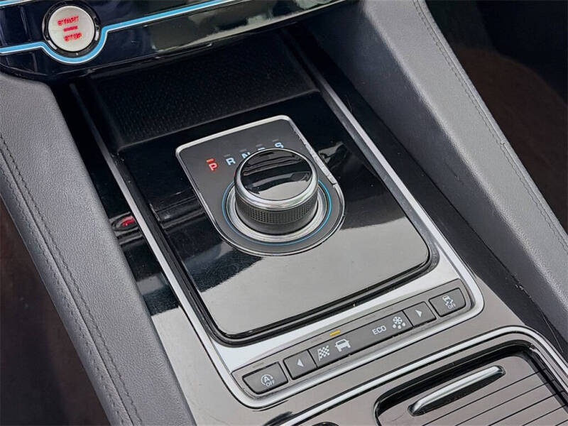 2020 Jaguar F-PACE 25t Prestige