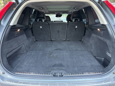 2017 Volvo XC90 T5 Momentum