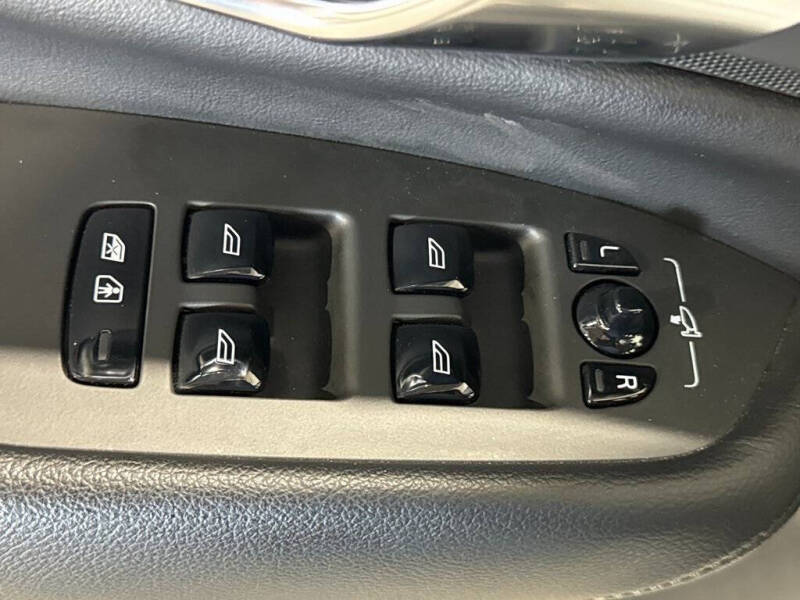 2022 Volvo XC90 T5 Momentum