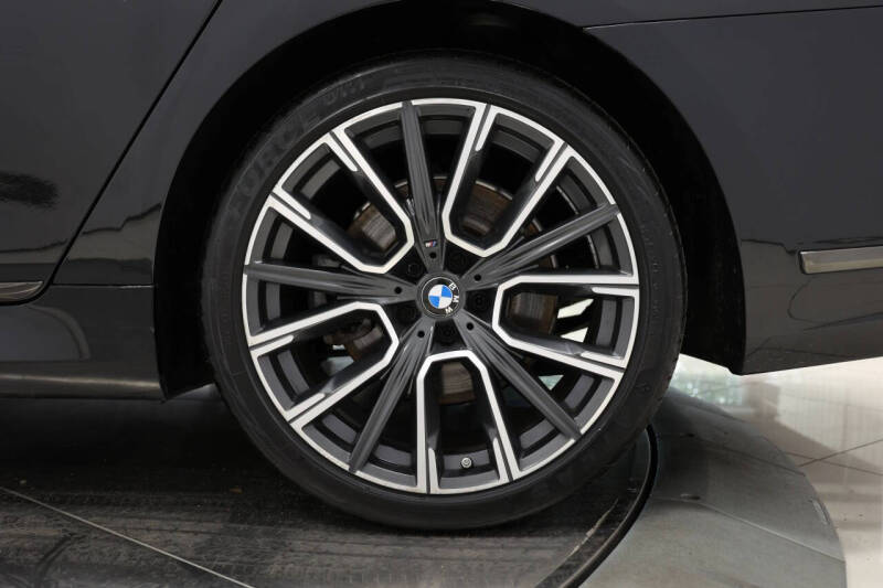 2021 BMW 7 Series 740i