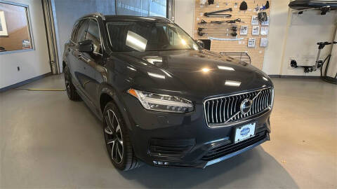 2021 Volvo XC90 T6 Momentum 6-Passenger
