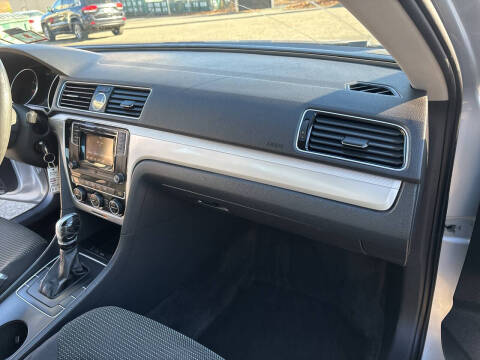 2016 Volkswagen Passat 1.8T R-Line