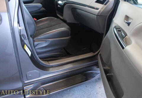 2013 Toyota Sienna SE 8-Passenger