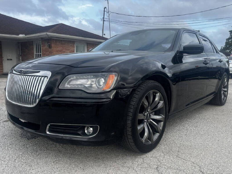 2014 Chrysler 300 S's photo