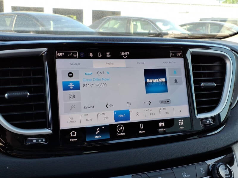 2024 Chrysler Pacifica Touring L