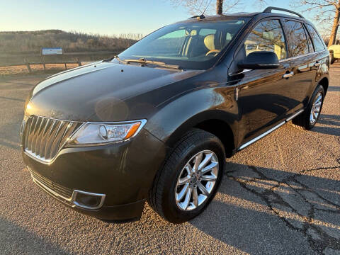 2013 Lincoln MKX for sale at Monroe Auto's, LLC in Parsons TN