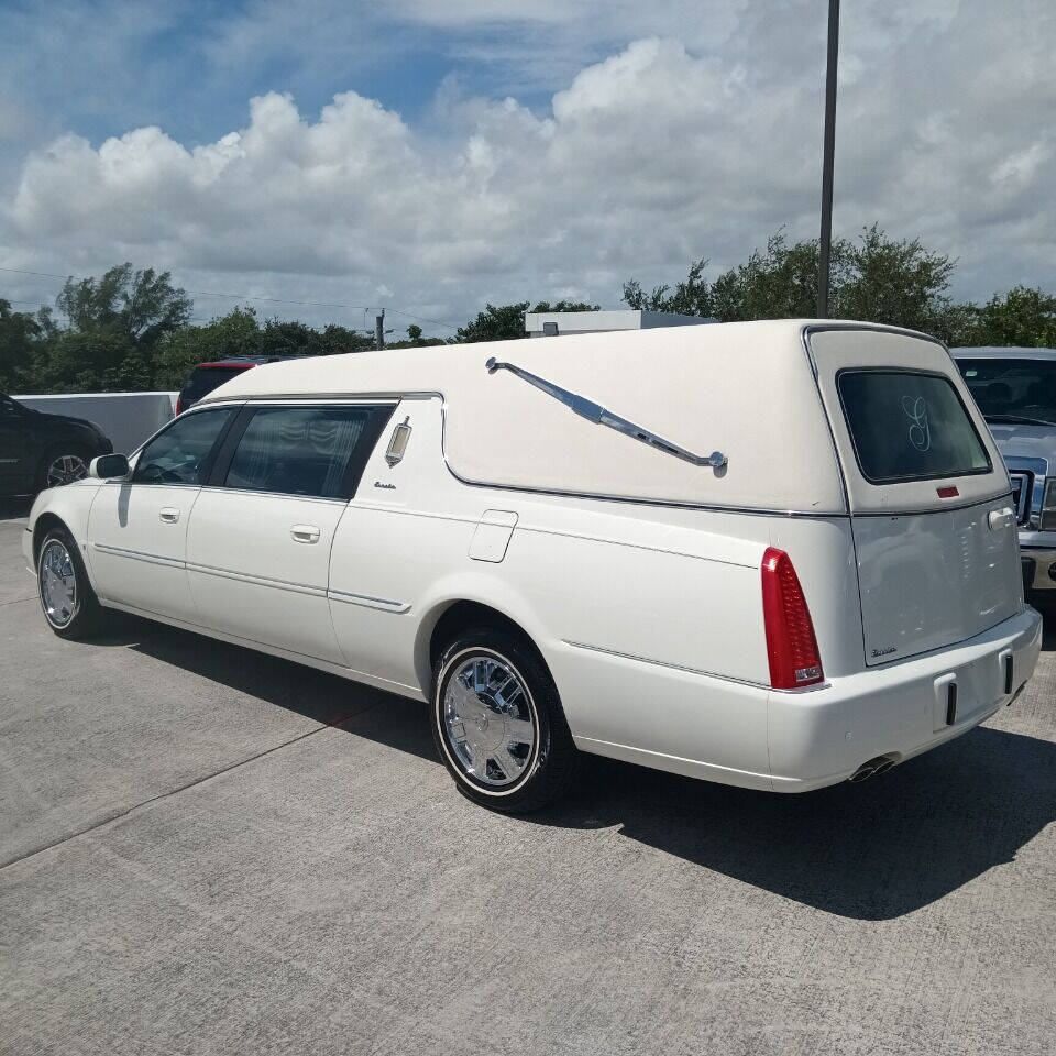 2006 Cadillac DTS Pro Hearse - $17,500