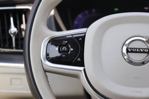 2024 Volvo XC60 B5 Core Dark Theme