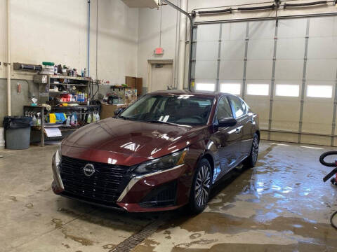 2024 Nissan Altima for sale at DAN PORTER MOTORS in Dickinson ND