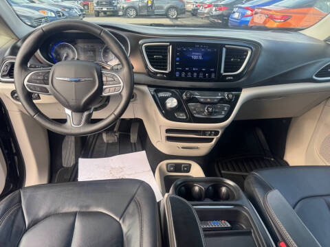 2017 Chrysler Pacifica Touring-L