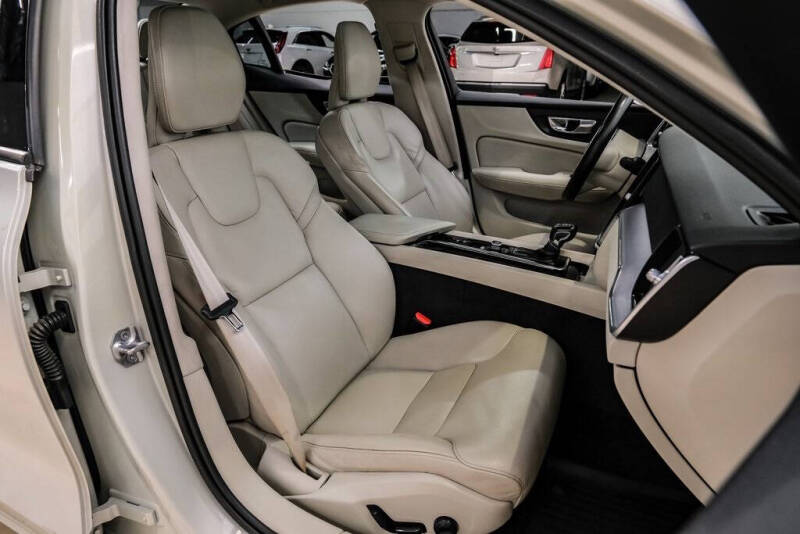 2019 Volvo S60 T5 Momentum