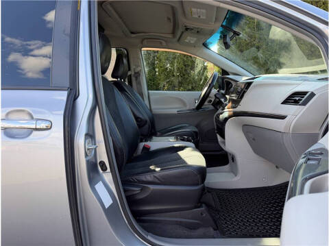 2013 Toyota Sienna SE 8-Passenger