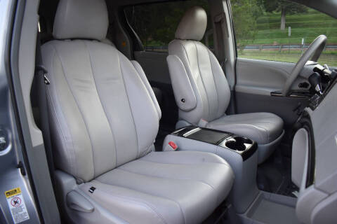 2013 Toyota Sienna LE 8-Passenger
