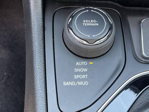 2023 Jeep Cherokee Altitude Lux