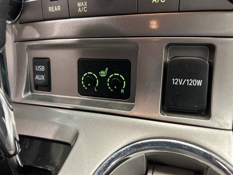 2011 Toyota Highlander SE