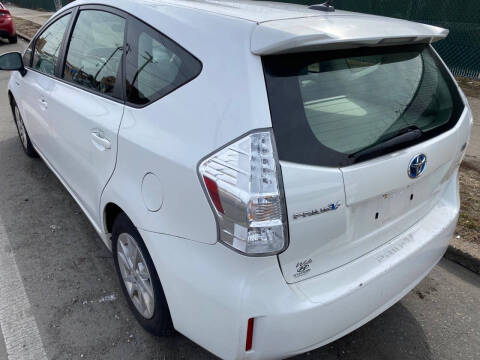 2012 Toyota Prius v Two