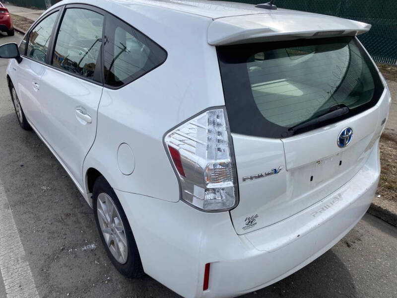 2012 Toyota Prius v Two