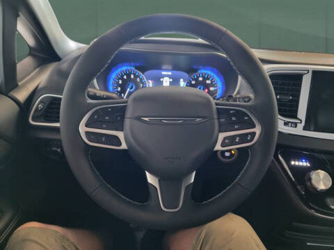 2027 Chrysler Pacifica LX