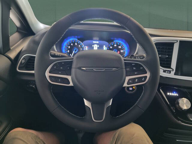 2027 Chrysler Pacifica LX